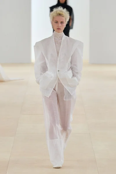 Look 29